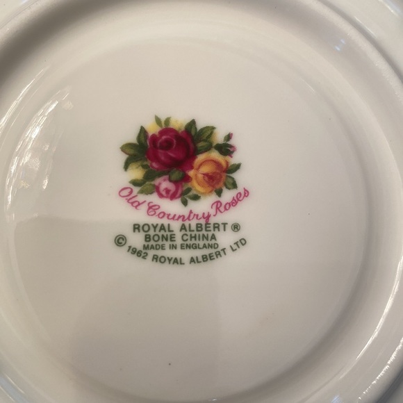 Royal Albert “ Old Country Rose” 20 piece set - Picture 4 of 5